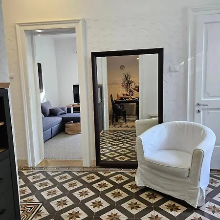 Uz Apartment *